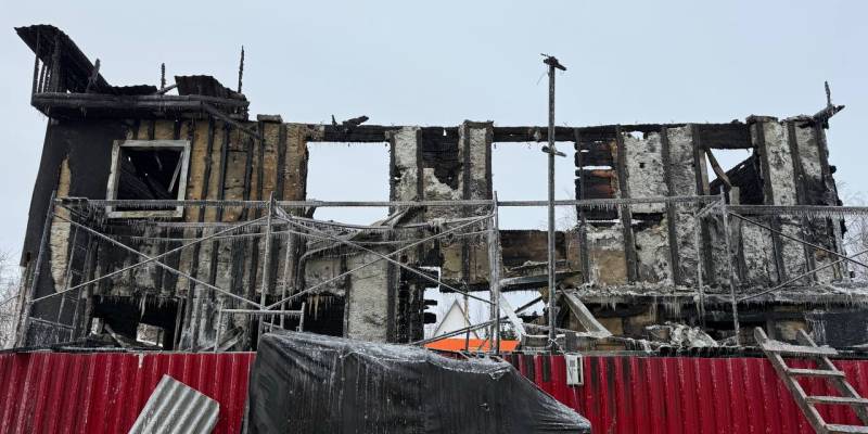 В МЧС назвали предварительные причины пожара, в котором погибли 7 человек