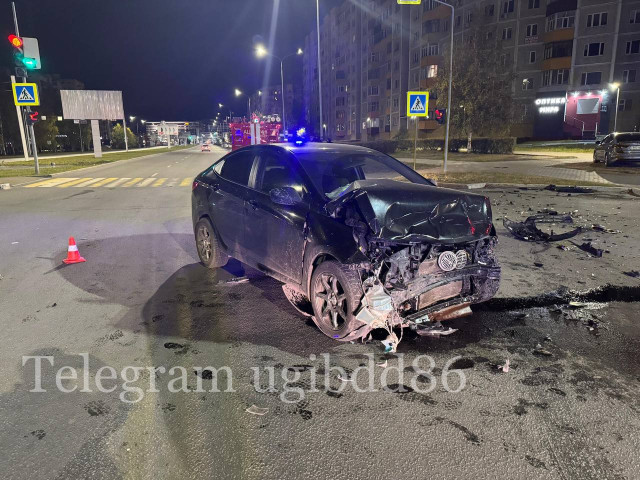 Люди пострадали в ночном ДТП на перекрестке в Сургуте из-за пьяного водителя