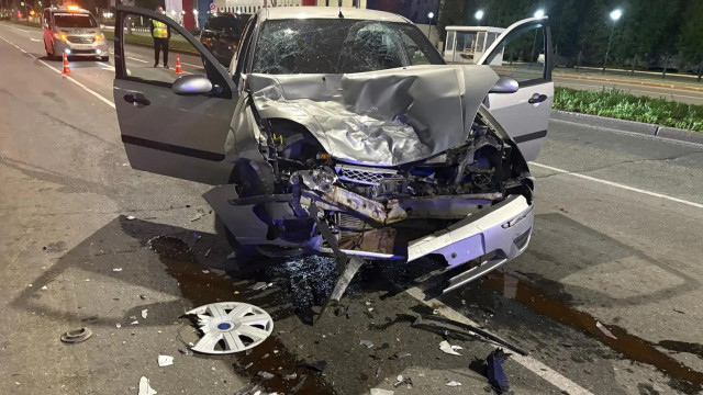 Въехал в стоящий авто: три человека пострадали в жестком ДТП в Нижневартовске