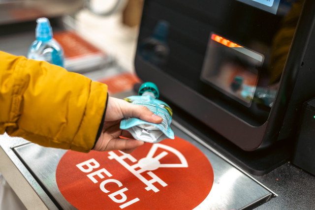 Жителям ХМАО больше не нужен паспорт для покупки алкоголя и сигарет