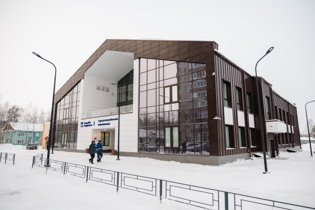 Сельская медицина будущего: губернатор ХМАО оценил новую поликлинику в Сургутском районе