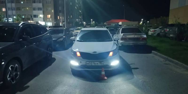 ​В ХМАО на парковке у дома ребенок попал под колеса авто