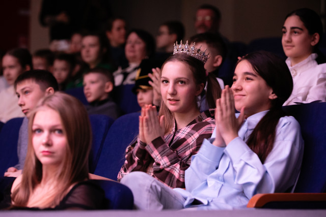 Подвели итоги года: в Сургутском районе лучших учеников отметили наградами