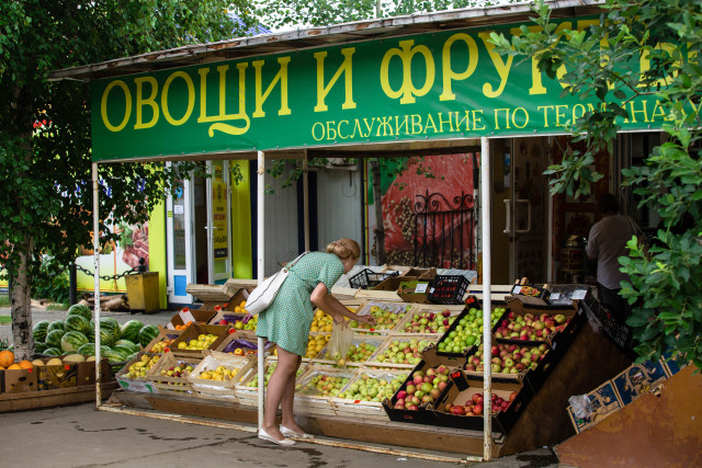 В ХМАО подешевели овощи, фрукты и мясо, но взлетели цены на молочные продукты В ХМАО подешевели овощи, фрукты и мясо, но взлетели цены на молочные продукты
