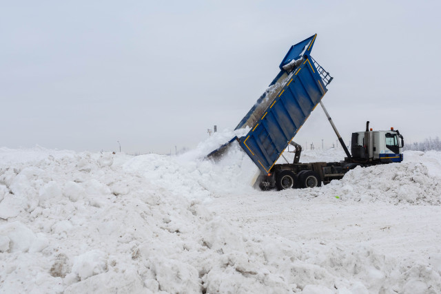 Сливал нечистоты на снежном полигоне: в Сургуте поймали водителя, загрязнявшего город Сливал нечистоты на снежном полигоне: в Сургуте поймали водителя, загрязнявшего город