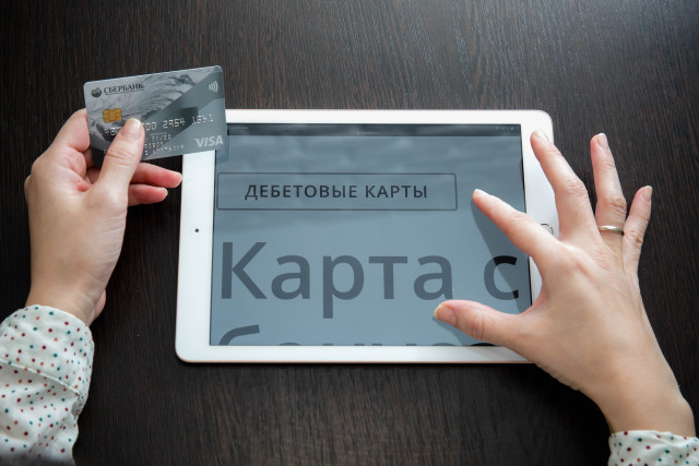 На жительницу ХМАО повесили крупный кредит из-за старой сим-карты