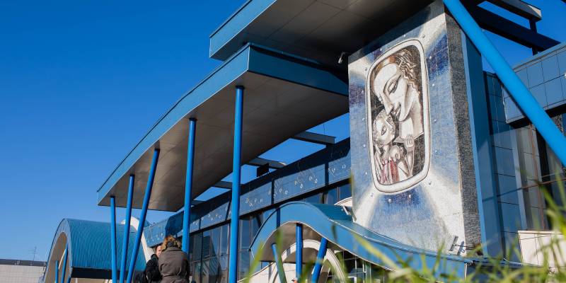 Пассажиры аэропорта в ХМАО паркуются в лесу из-за нехватки бесплатных парковочных мест