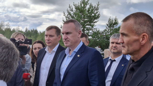 Губернатор ХМАО прошелся по туристической тропе в Сургутском районе и попал на стройку