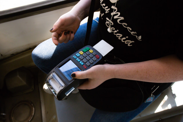 Жителей столицы ХМАО предупредили о проблемах с оплатой проезда в общественном транспорте Жителей столицы ХМАО предупредили о проблемах с оплатой проезда в общественном транспорте