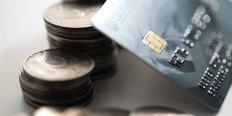 Полиция задержала курьера аферистов, заставивших пенсионерку из ХМАО продать машину и квартиру