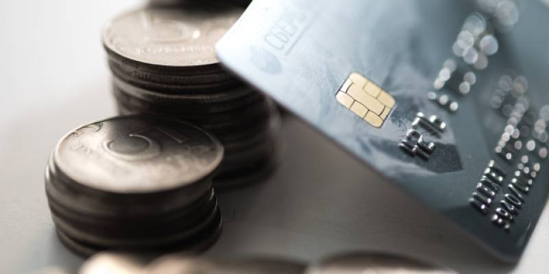 Мошенники стали сами переводить деньги россиянам, подставляя их под уголовное дело