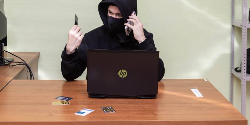 Девушка приехала из Санкт-Петербурга в Югру, чтобы отдать мошенникам все деньги матери