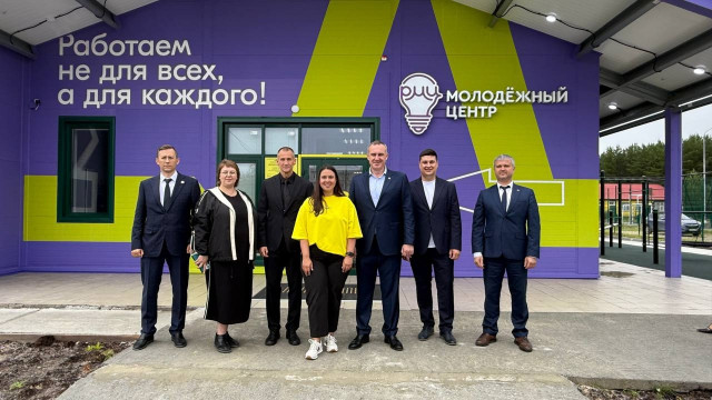 Губернатор ХМАО хочет открыть молодежные центры по всему региону после визита в Сургутский район Губернатор ХМАО хочет открыть молодежные центры по всему региону после визита в Сургутский район