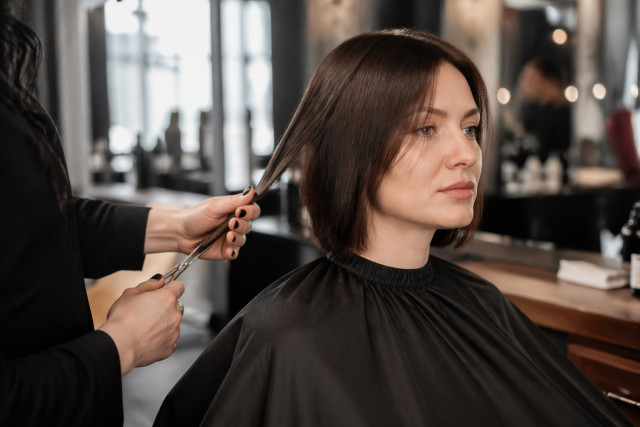 Когда лучше стричь волосы в мае 2026: советы по лунному календарю