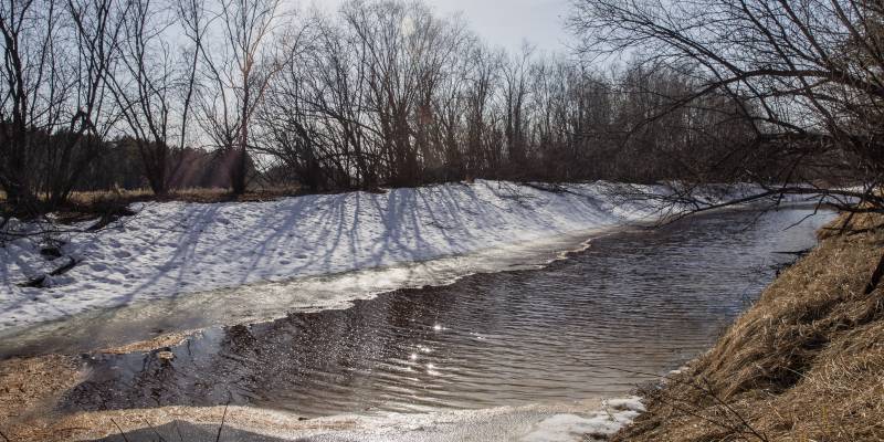 Труп мужчины нашли спасатели в Сургуте в водохранилище ГРЭС-1