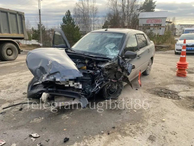 Водитель грузовика спровоцировал жесткое ДТП с пострадавшими в ХМАО Водитель грузовика спровоцировал жесткое ДТП с пострадавшими в ХМАО