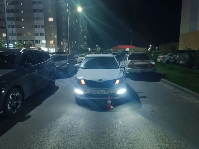 В ХМАО на парковке у дома ребенок попал под колеса авто В ХМАО на парковке у дома ребенок попал под колеса авто