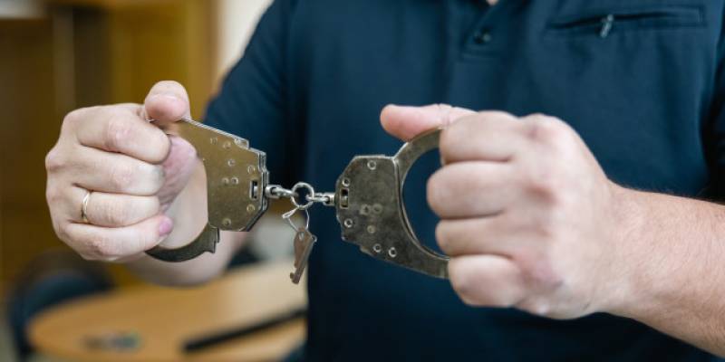 Мужчину, похитившего девочку в ХМАО, отправили за решетку на два месяца