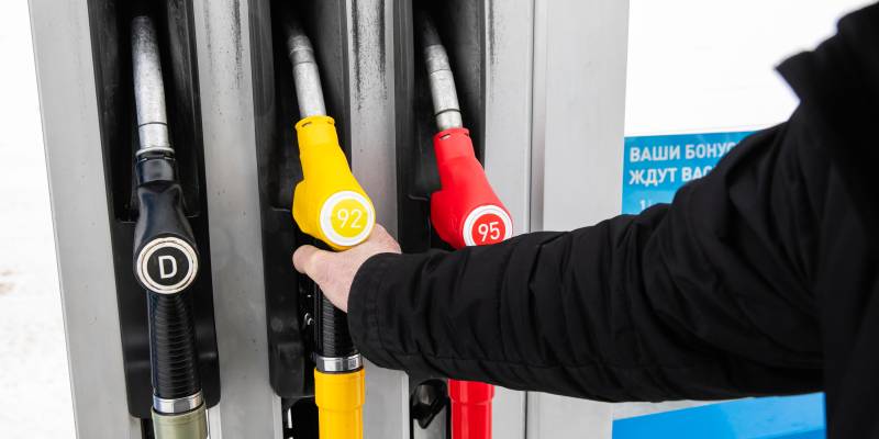 Где в ХМАО торгуют самым дешевым и самым дорогим бензином. ОБЗОР