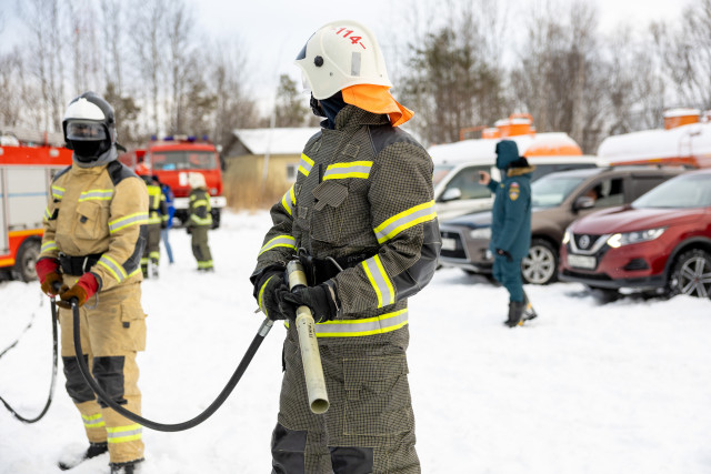 Пожар разгорелся в школе Нефтеюганска