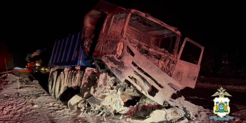 В Югре произошло смертельное ДТП, после столкновения разгорелся сильный пожар