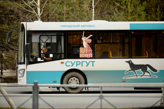 В ХМАО группа подростков расстреляла городской автобус В ХМАО группа подростков расстреляла городской автобус