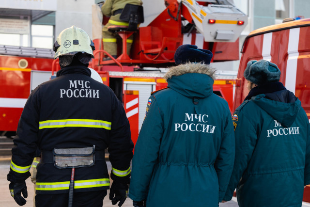 Полностью охвачен огнем: в Сургуте пожар разгорелся в магазине «Магнит». ВИДЕО