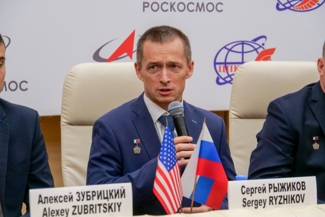 Санитар космоса: космонавт из ХМАО пять раз облетел Землю, убираясь за бортом МКС Санитар космоса: космонавт из ХМАО пять раз облетел Землю, убираясь за бортом МКС