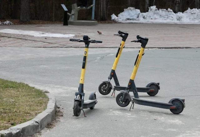 Следователи начали проверку после ДТП со сбитым электросамокатом мальчиком в Сургуте