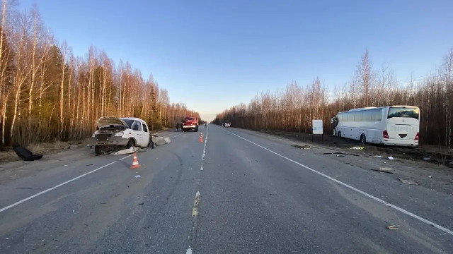 На трассе в ХМАО автобус влетел в «Газель», пострадали четыре человека На трассе в ХМАО автобус влетел в «Газель», пострадали четыре человека