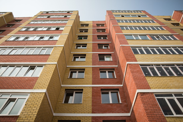 В Югре скорректировали программы капремонта и расселения из аварийного жилья