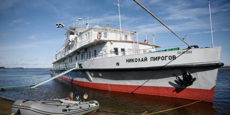 Уникальная плавполиклиника начала курсировать по ХМАО