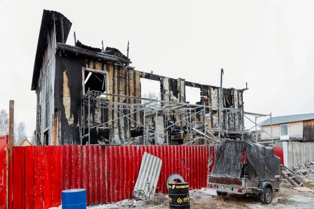 Выжившим в смертельном пожаре в Сургуте передали гумпомощь