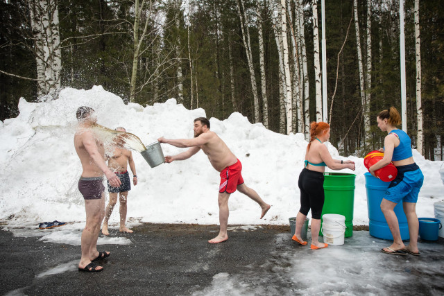 Массовое обливание ледяной водой устроят в Сургуте в 30-градусный мороз