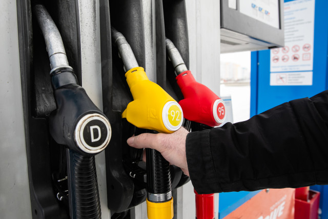 Бензин в ХМАО вновь подорожал – за год цена выросла почти на четверть