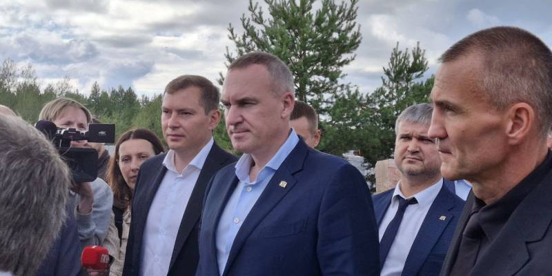 Губернатор ХМАО прошелся по туристической тропе в Сургутском районе и попал на стройку