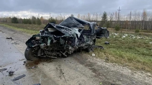 ​Машина всмятку: на трассе в ХМАО произошло смертельное ДТП