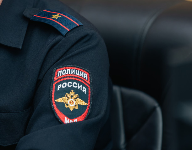 В Сургутском районе осудили водителя за экстремистскую символику на зеркале автомобиля В Сургутском районе осудили водителя за экстремистскую символику на зеркале автомобиля