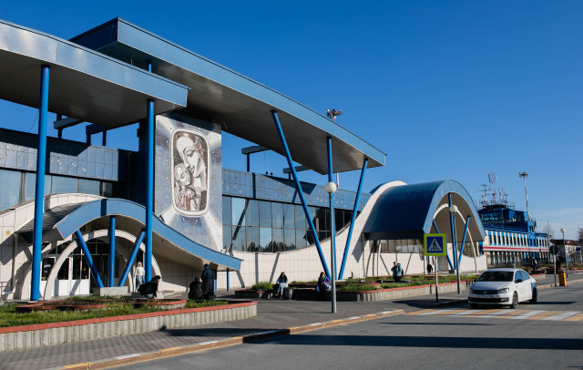 Флаг аэропорта Сургута подняли на вершину Эльбруса