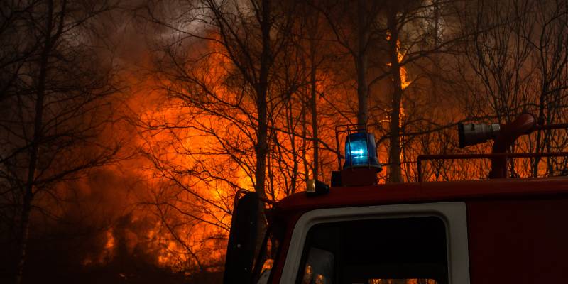 Два крупных пожара тушат спасатели в лесах ХМАО