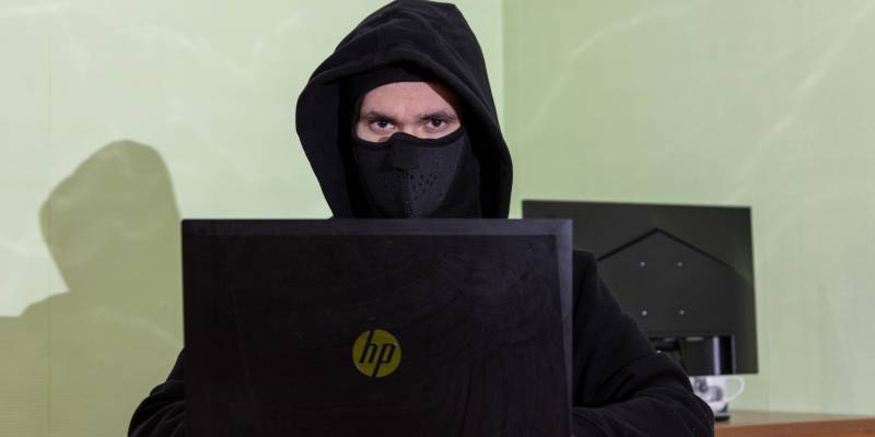 Потерял деньги, показав квартиру по видео-звонку: студента из ХМАО обманули мошенники