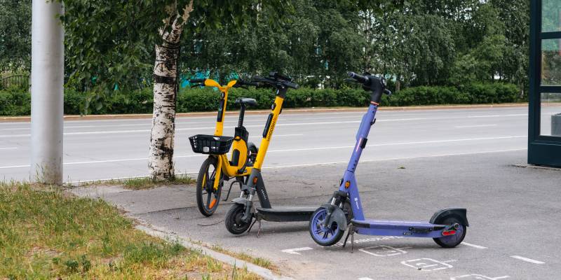 Подростки из Нижневартовска устроили &laquo;обстрел&raquo; прохожих соусами из фастфуда