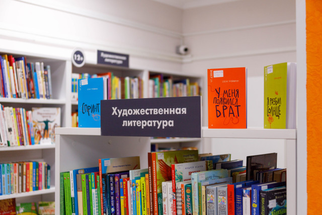 Югорские авторы представили книги на &laquo;Красной площади&raquo; и анонсировали фильм о нефтяниках в Сибири