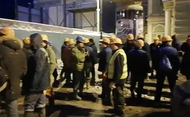 Строители метро в Санкт-Петербурге объявили голодовку за задержку зарплаты
