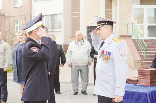 В полиции Сургутского района раздали благодарности по случаю юбилея