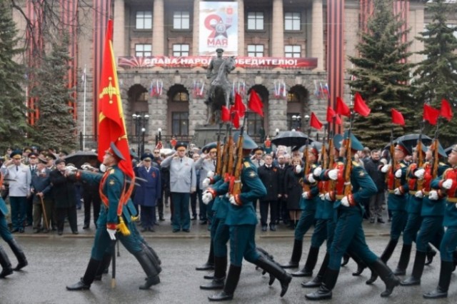 В Екатеринбурге 8 мая перекроют движение по центральной улице Ленина