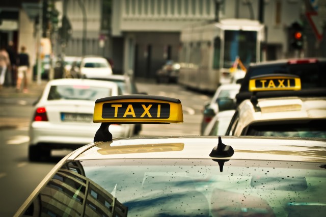 Дорогое удовольствие: в Тюмени резко выросли цены на такси