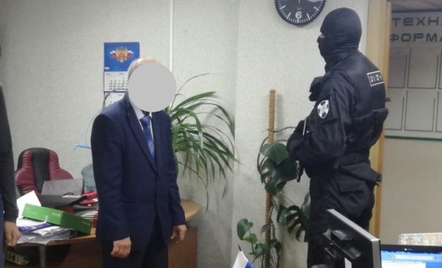 В Югре сотрудника Ростехнадзора обвиняют в получении взятки