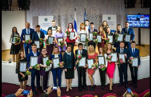 Троих молодых жителей Сургутского района отметили премией губернатора Югры