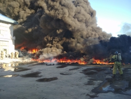 В Тюмени произошёл пожар на заводе по производству пластика
